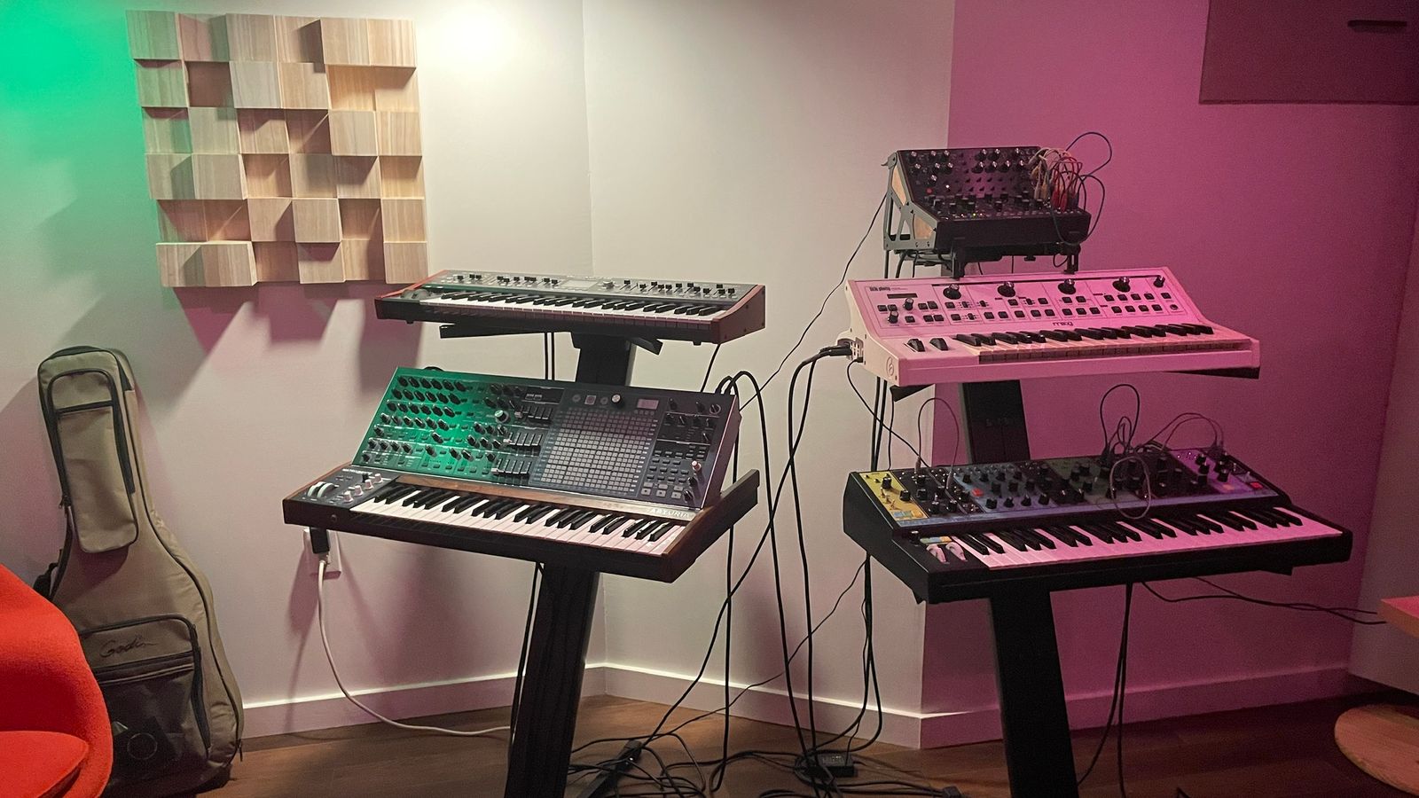 Synthesizer and keyboard collection — Space Age Sound